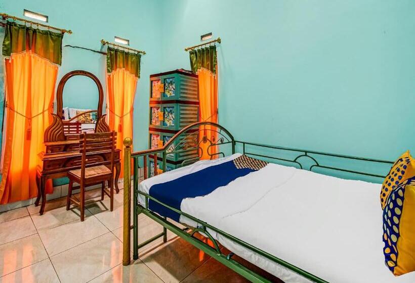 Отель Oyo Homes 91114 Desa Wisata Bangunharja