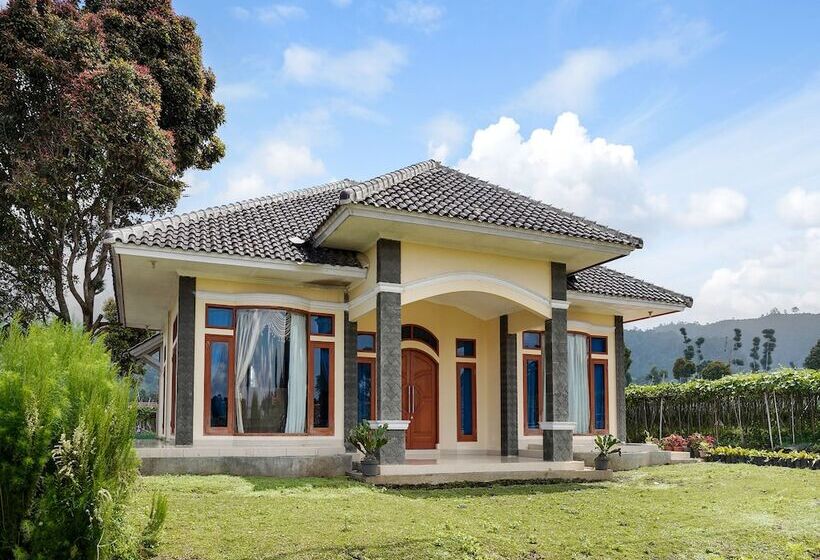 Отель Oyo Homes 91156 Eco Tourism Big Farmer Desa Kertawangi Syariah