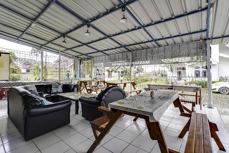 בית מלון כפרי Spot On 91108 Sare Ngebluk Residence