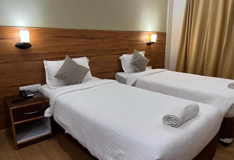 בית מלון כפרי The Phoenix Residency