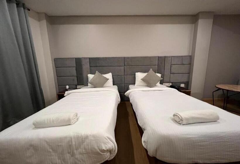 בית מלון כפרי The Phoenix Residency