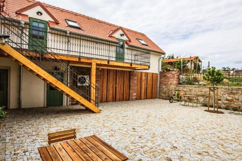 پانسیون Penzion A Bistro Starý Kopec