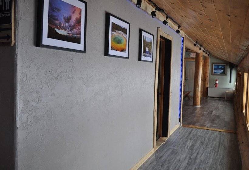 Курорт Crooked Creek Guest Ranch