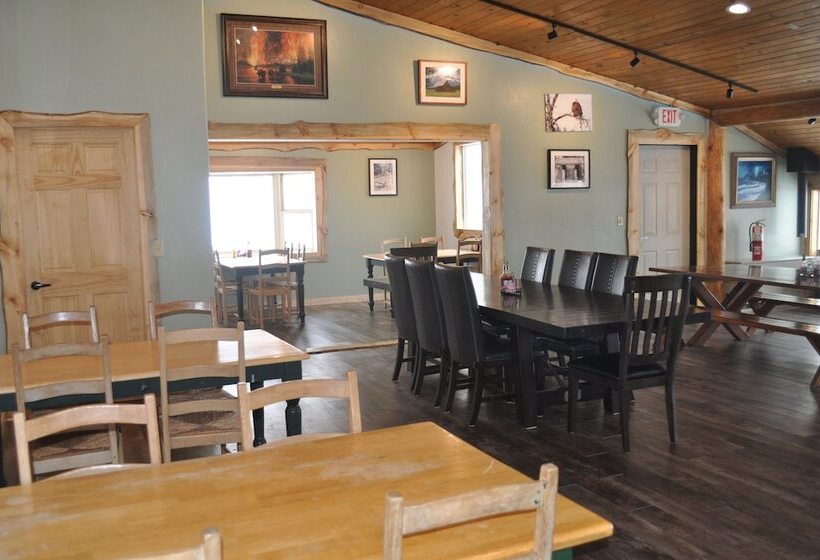 Курорт Crooked Creek Guest Ranch