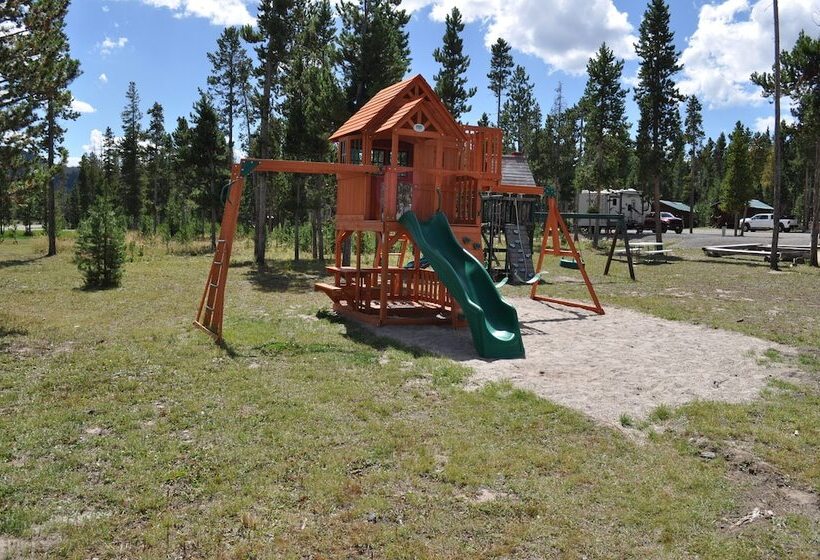 Курорт Crooked Creek Guest Ranch