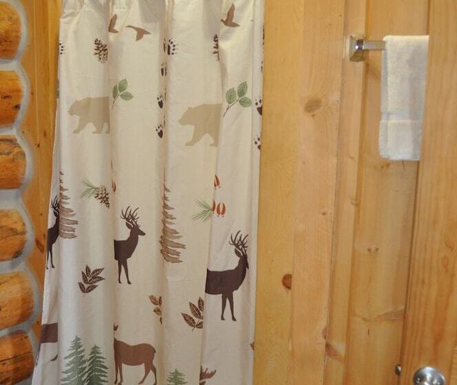 Курорт Crooked Creek Guest Ranch