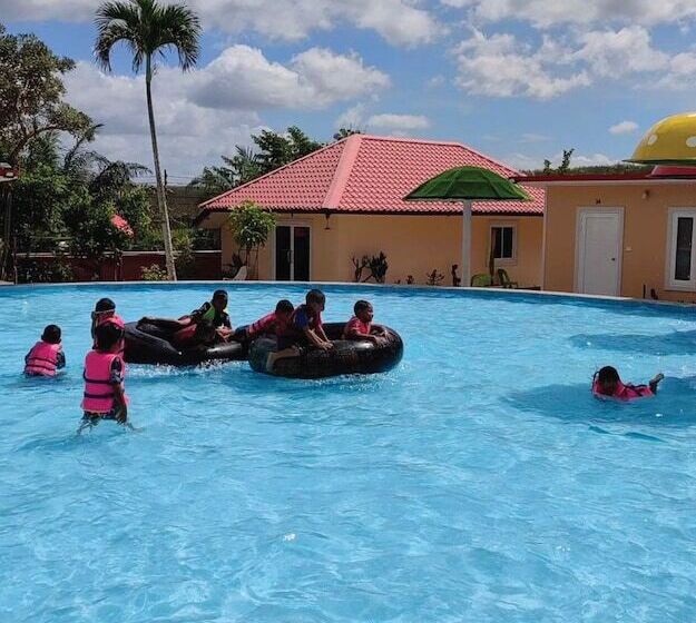 Trang Villa Hotel And Water Park