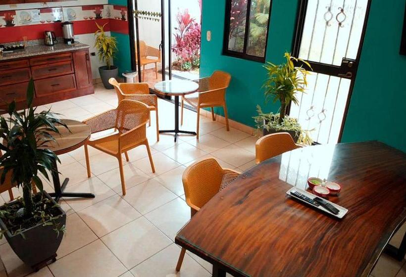 Trebol Amarillo Bed & Breakfast