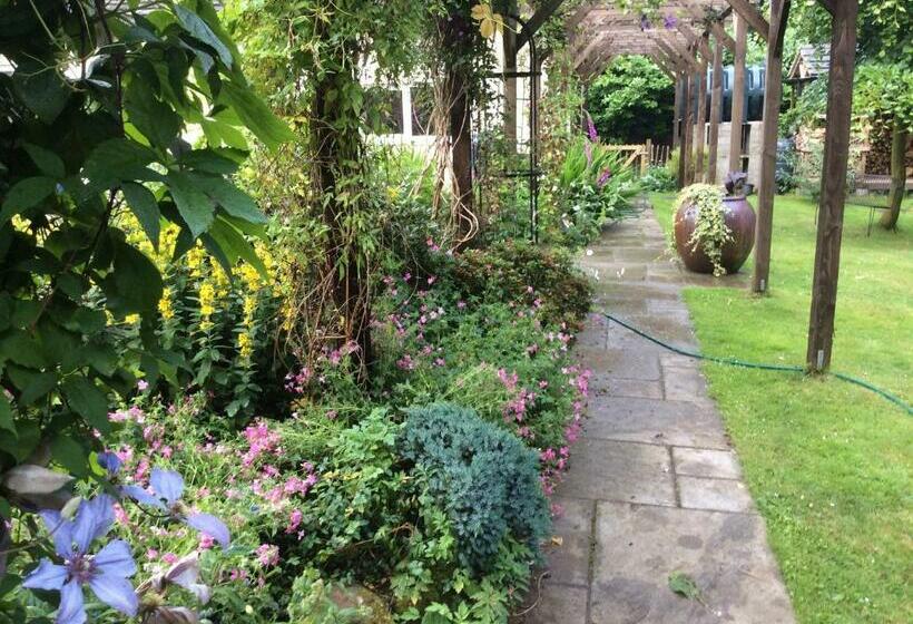 Trustwood Bed And Breakfast