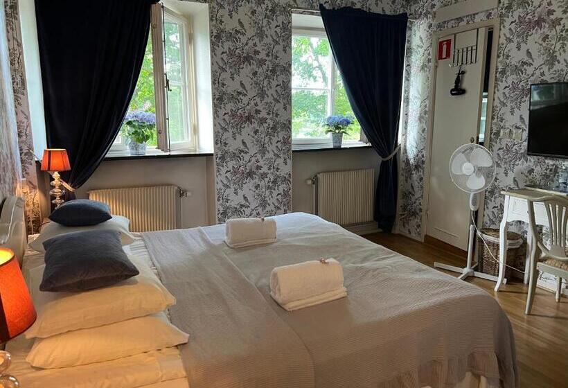 مبيت وإفطار Herrgårds Hotell Gyllene Hästen