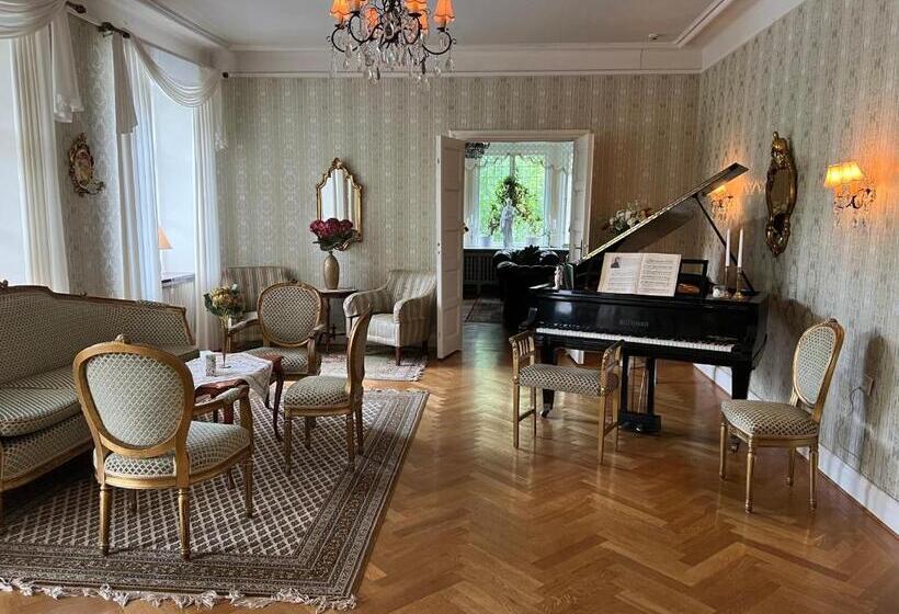 مبيت وإفطار Herrgårds Hotell Gyllene Hästen