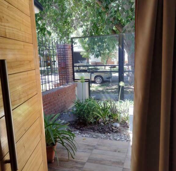 تختخواب و صبحانه Petit Jardin