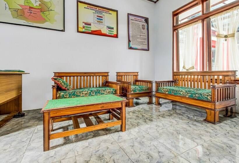 Отель Oyo Homes 91124 Desa Wisata Kaso