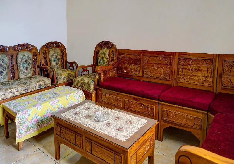 בית מלון כפרי Oyo Homes 91132 Desa Wisata Kalipucang