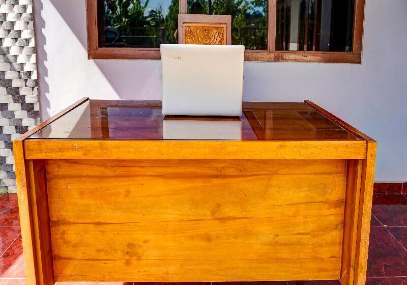 בית מלון כפרי Oyo Homes 91132 Desa Wisata Kalipucang