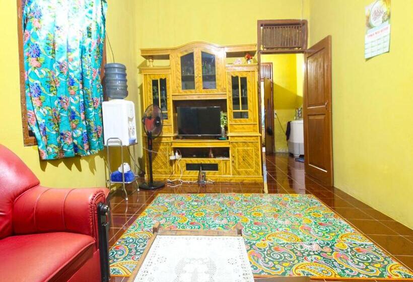 Отель Oyo Homes 91149 Desa Wisata Nangelasari