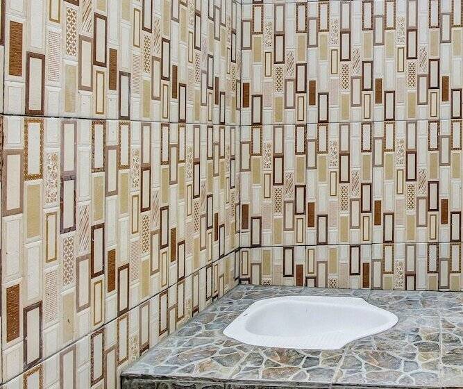 Отель Oyo Homes 91153 Desa Wisata Kawasen