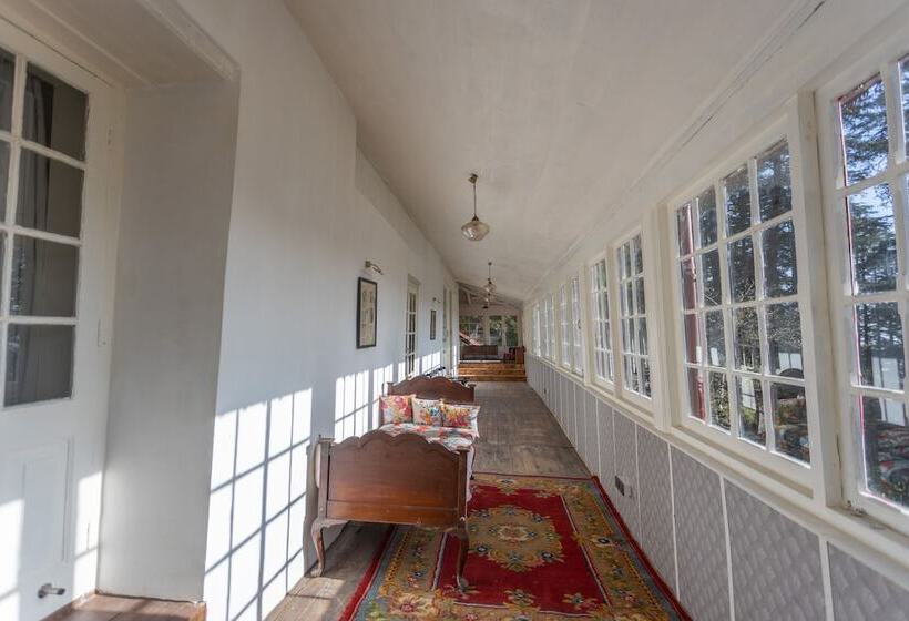 ホテル Seclude Shimla, Taraview