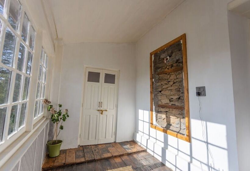 ホテル Seclude Shimla, Taraview