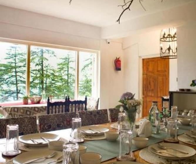 ホテル Seclude Shimla, Taraview