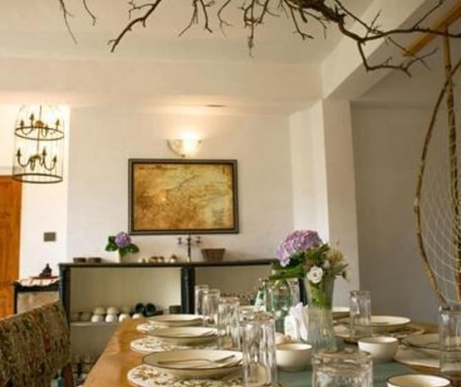 ホテル Seclude Shimla, Taraview