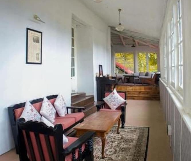 ホテル Seclude Shimla, Taraview