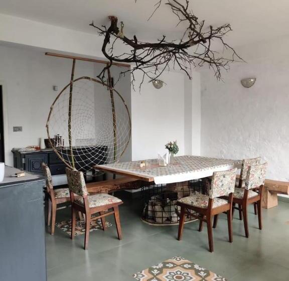 ホテル Seclude Shimla, Taraview