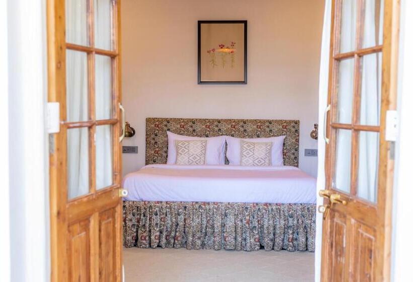 ホテル Seclude Shimla, Taraview