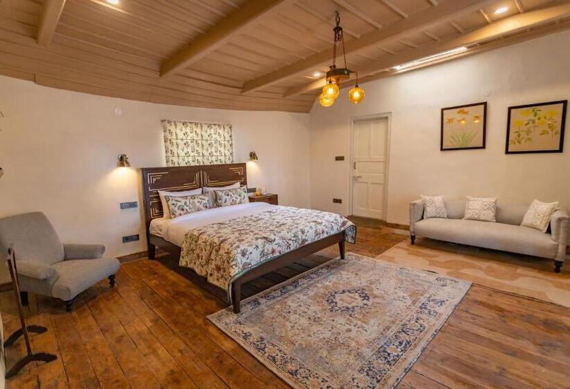 ホテル Seclude Shimla, Taraview