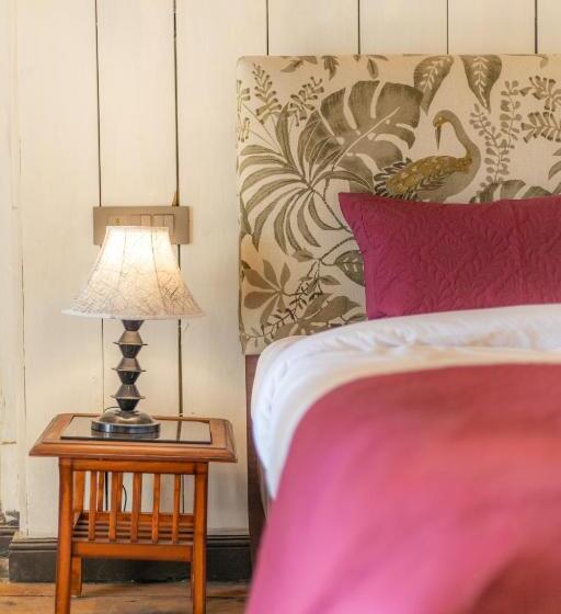 ホテル Seclude Shimla, Taraview