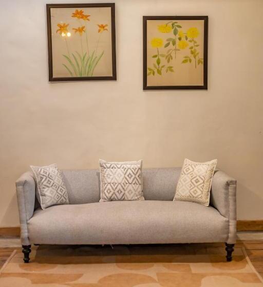 ホテル Seclude Shimla, Taraview