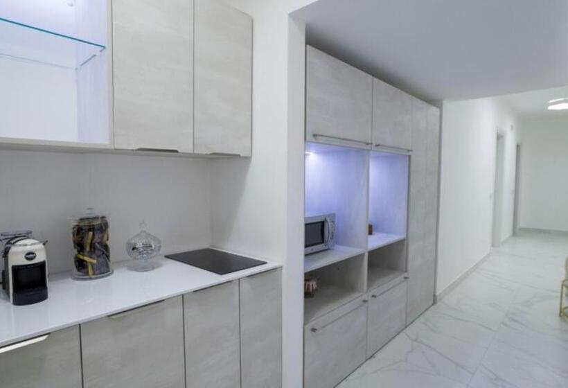 膳宿费 Marinisa Suite Luxury Room