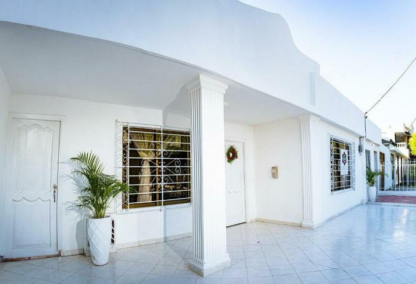 بنسيون Oresca Hostel