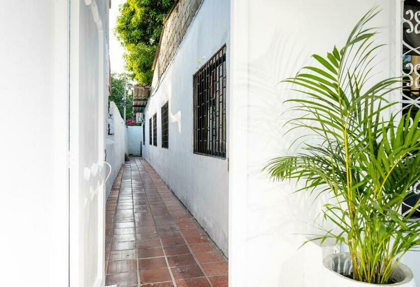 بنسيون Oresca Hostel