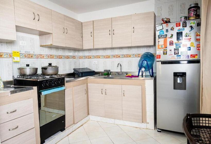 بنسيون Oresca Hostel