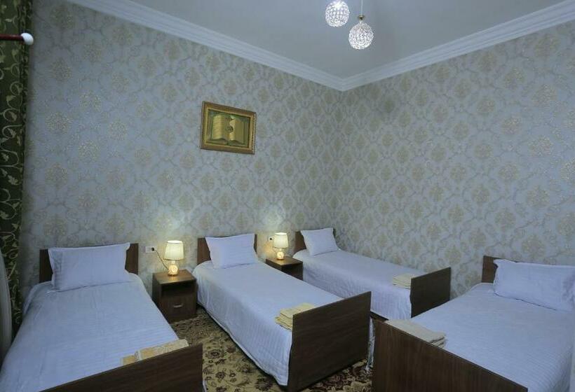 פנסיון Royal Lux Guest House