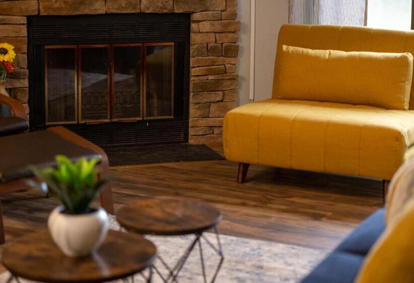 Snowshoe Ski In & Ski Out At Silvercreek Resort Family Friendly, Jacuzzi, Hot Tub, Mountain Views