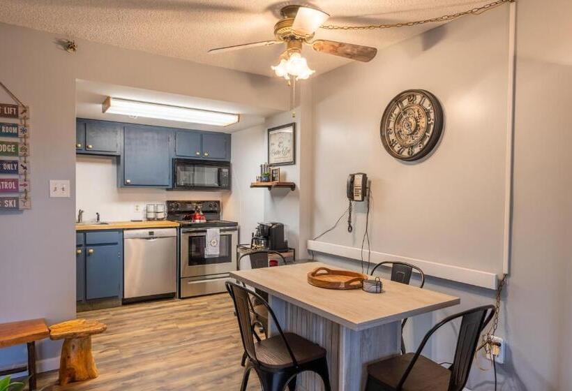 Snowshoe Ski In & Ski Out At Silvercreek Resort Family Friendly, Jacuzzi, Hot Tub, Mountain Views