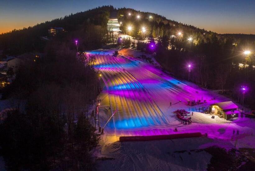 Snowshoe Ski In & Ski Out At Silvercreek Resort Family Friendly, Jacuzzi, Hot Tub, Mountain Views