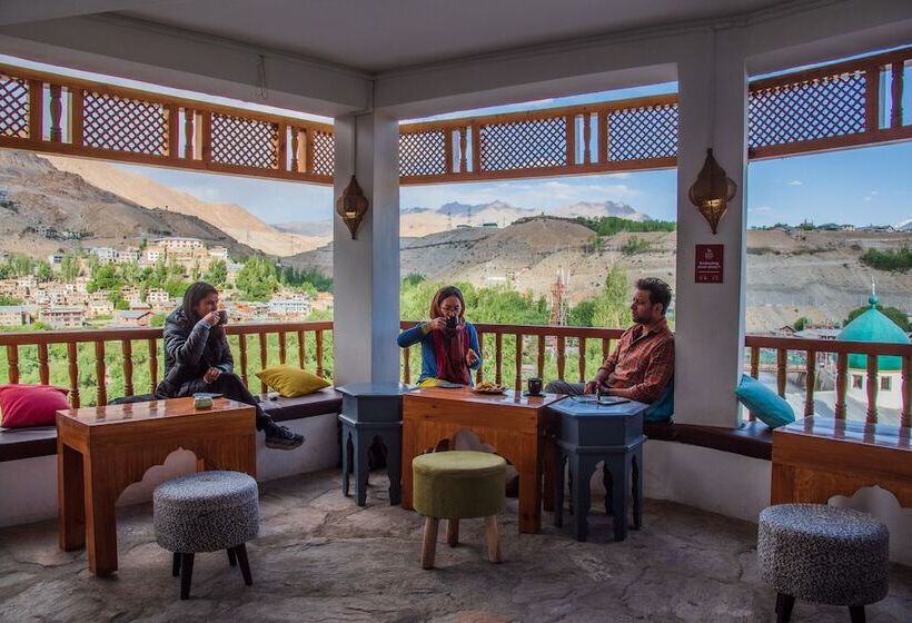 Отель Black Sheep Bed And Breakfast