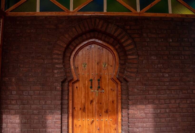 Отель Black Sheep Bed And Breakfast