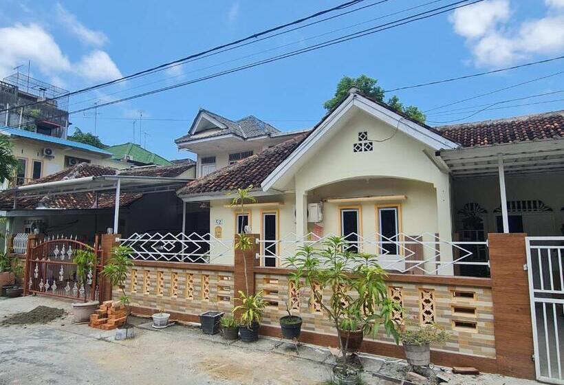 호텔 Wisma Pinggir Mitra Reddoorz