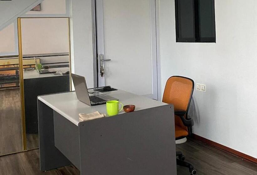 호텔 Wisma Pinggir Mitra Reddoorz