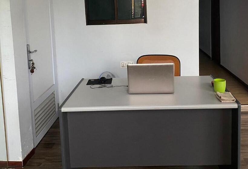 호텔 Wisma Pinggir Mitra Reddoorz