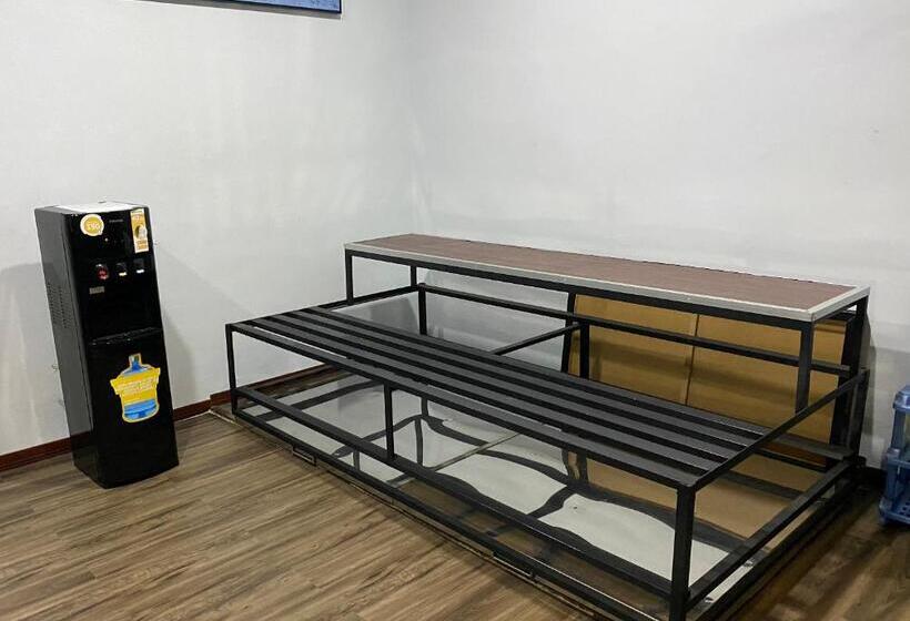 호텔 Wisma Pinggir Mitra Reddoorz