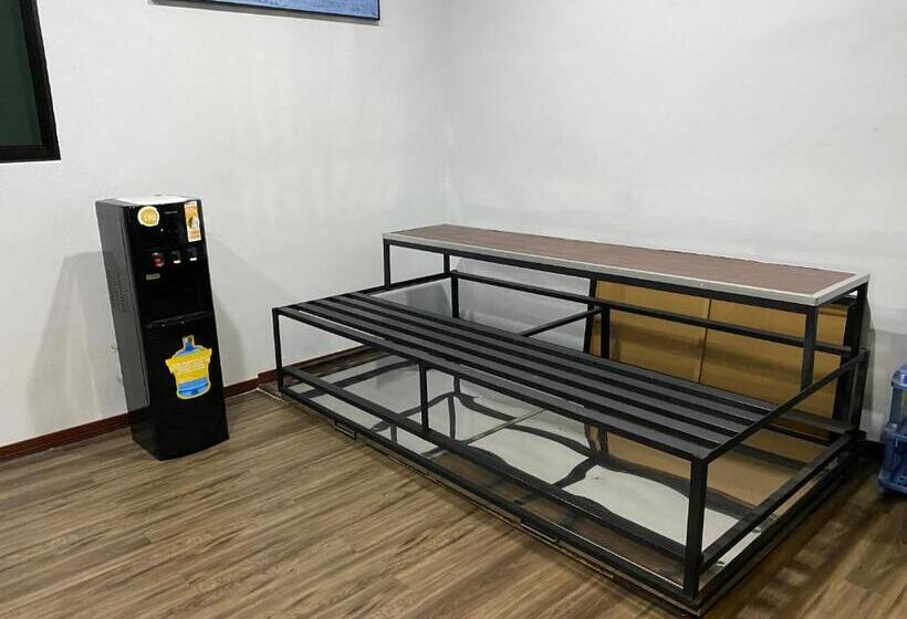 호텔 Wisma Pinggir Mitra Reddoorz