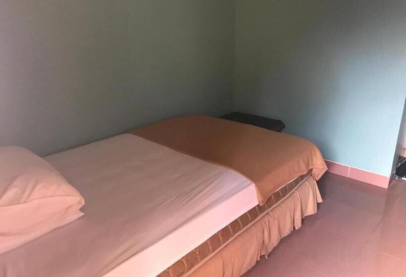 호텔 Wisma Pinggir Mitra Reddoorz