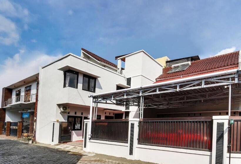 בית מלון כפרי Oyo 91082 Nathania Exclusive