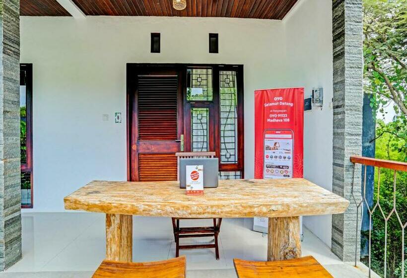 בית מלון כפרי Oyo 91123 Madhava 108