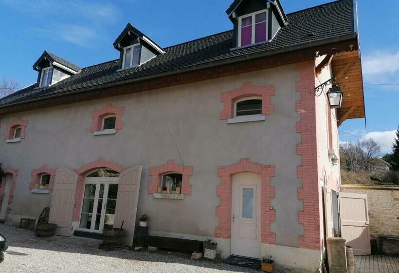 펜션 L Annexe Du Château De Saint Genix